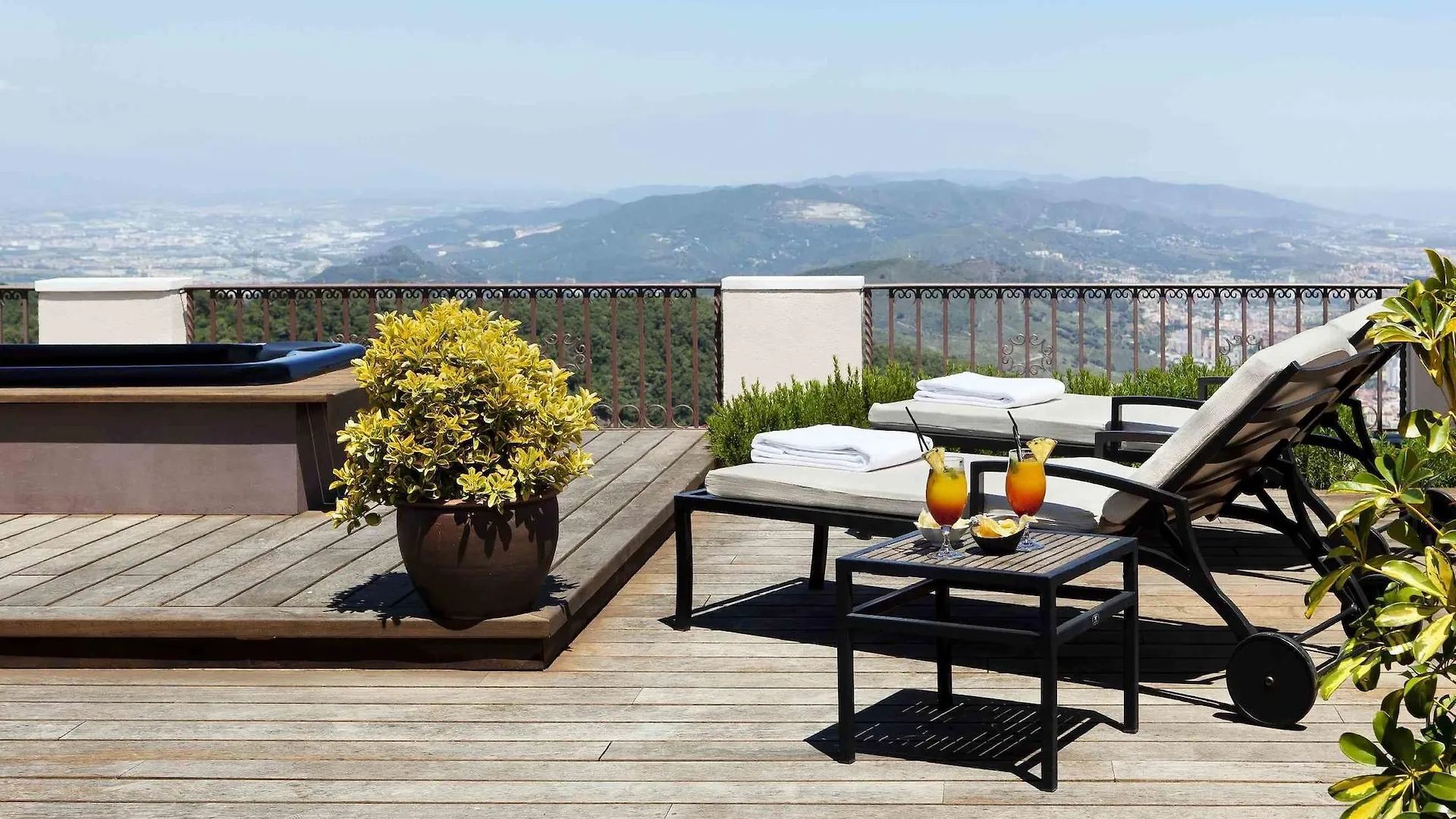 Hotel Mett Barcelona 5*,